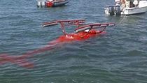 Záchranné operace u zřícené helikoptéry na Bahamách.