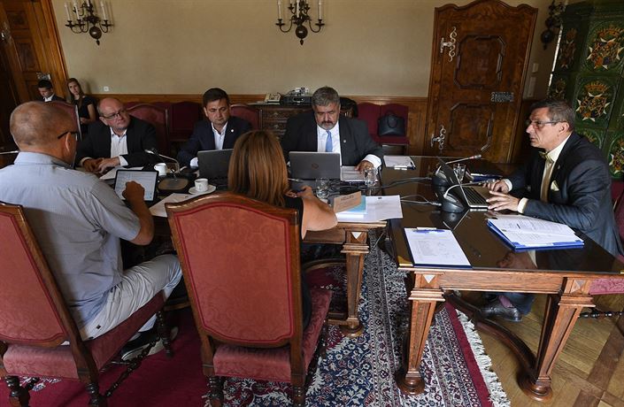 Senátní komise k posouzení audit� EK ohledn� Babi�e vyzvala ministerstva k...