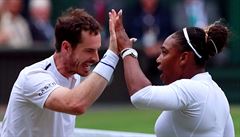 Wimbledon, mix: spokojená dvojice Serena Williamsová a Andy Murray.
