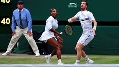 Wimbledon, mix: Serena Williamsová a Andy Murray se perou o míem v zápase 2....