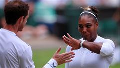 Wimbledon, mix: Serena Williamsová a Andy Murray slaví vyhraný míek.