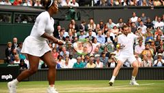 Wimbledon, mix: Serena Williamsová a Andy Murray v akci bhem zápasu 2. kola.