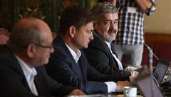 Na snímku jsou �lenové komise (zleva) Ladislav Václavec, Martin �erví�ek a...