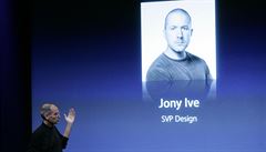 Steve Jobs mluví o svém kolegovi Jonathanovi Ivemu  na meetingu v Coupertinu v... | na serveru Lidovky.cz | aktuální zprávy