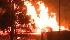 V Kentucky hoří sklad palírny Jim Beam, ohroženo je 45 tisíc sudů