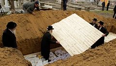 V Rumunsku objevili nedaleko masovho hrobu grant a lidsk ostatky z doby protiidovskch pogrom