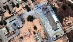 Satelitní snímek detenního tábora v Tandue, na který byly vypáleny dv bomby.