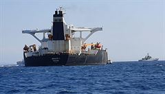 rnsk tanker, kter dve zadreli Britov u Gibraltaru, nyn u Srie pestal vyslat signly