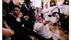 Rabín vdával na Žofíně dceru. Čtyři stovky hostů udělaly z chasidské svatby událost, která v Praze nemá obdoby