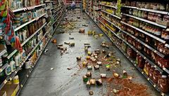 Jídlo, které v obchodním domě Walmart popadalo z poliček na podlahu a... | na serveru Lidovky.cz | aktuální zprávy
