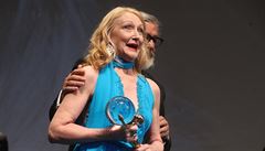 Patricia Clarksonová v Karlových Varech s Jiím Bartokou.
