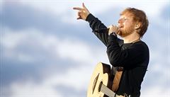 Turné Eda Sheerana vydělalo nejvíc peněz v historii, překonalo rekord kapely U2