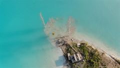 B�eh v�ude pokrývá vrstva bílého povlaku.