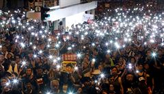 Protestující v Hongkongu vyuívají pi projevech nespokojenosti i mobilních...
