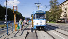 Tramvaj T3 v ostravských ulicích.