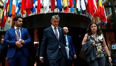 Andrej Babi� opou�tí summit EU