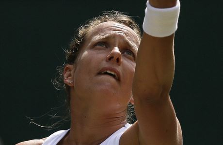 Wimbledon - semifinle Strcov vs. Williamsov: Strcov na servisu.