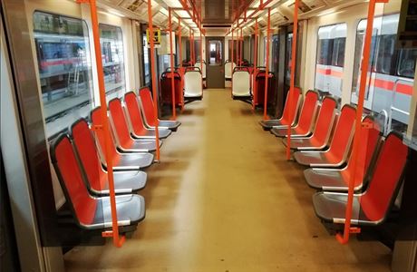 Pražské metro zkouší nové sedačky z Itálie, místa ve vagonech budou jinak  rozestavěná | Byznys | Lidovky.cz