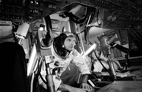 Soust projektu Apollo byly krom Apolla 11 i dal vesmrn mise, kter mly...