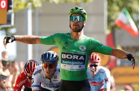 Peter Sagan se raduje z triumfu v pt etap Tour de France.