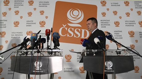 Jan Hamáek na tiskové konferenci po grémiu SSD.