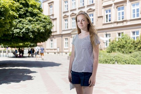Veronika Elznicová, studentka osmiletého Dvořákova gymnázia a Střední odborné...