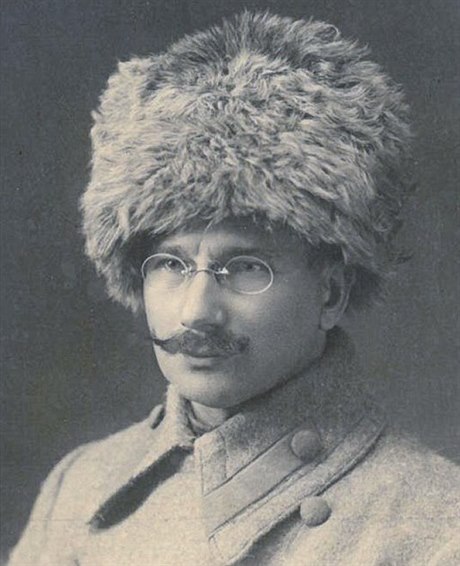 Antonín Abraham (18771968) bojoval v první svtové válce a vstoupil v Rusku do...