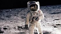 Americk astronaut Edwin Aldrin se prochz po Msci. Bude mt nsledovnky?