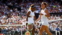 Wimbledon - semifinále Strýcová vs. Williamsová: stídání u sít.