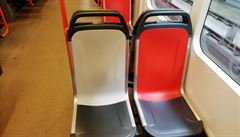 Nové sedaky v praském metru.