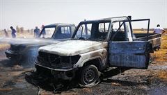 Auto, které neslo výbunou nálo na severu Libye.