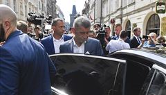 Premiér Andrej Babi na cest z jednání SSD o odchodu z vlády.