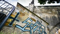 Soud zane projednvat ppad graffiti na Karlov most. Trump se setk s Erdoganem