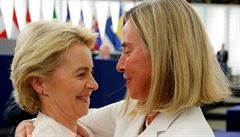 Dosluhující éfka evropské diplomacie Federica Mogheriniová blahopeje Ursule...