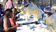 Masivní rozšíření eboly z Konga nebylo potvrzené, prohlásila WHO. Nemoc může být jen v Ugandě
