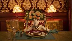 „Co bude k jídlu?“ Snímek Kočky (2019). Režie: Tom Hopper.