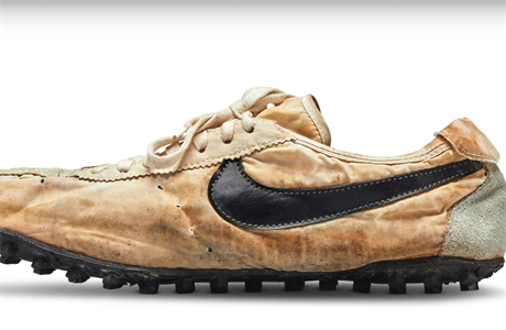 Tenisky Moon Shoe od firmy Nike, které byly v aukci vydraeny za rekordní...