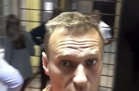 Screen z videa, které sám Navalnyj zveejnil na svém Instagramu. Nachází se na...