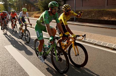 Slovensk cyklista Petr Sagan ve spolenosti Kolumbijce Egana Bernala