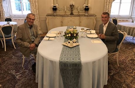 Prezident Milo Zeman a premiér Andrej Babi na setkání v Lánech.