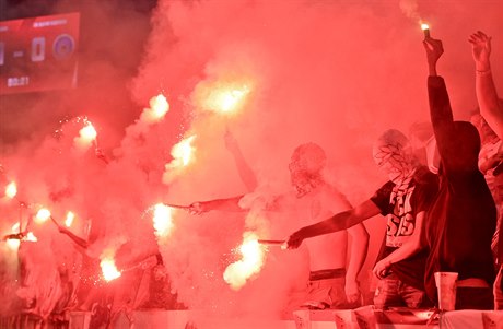 Pyrotechnika v zápase Slavia - Olomouc