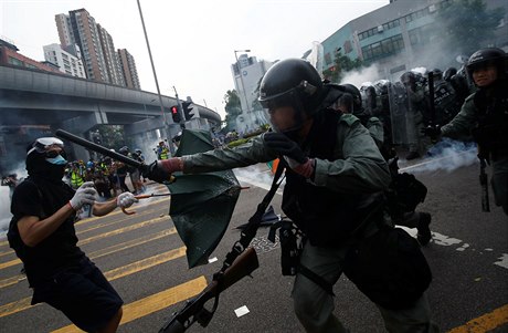 Protest v Hongkongu se nedá oznait za pokojný.