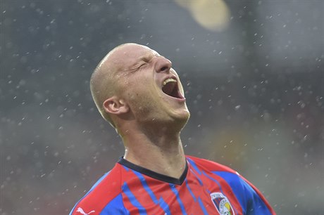 Michael Krmenčík z Plzně se raduje z gólu.