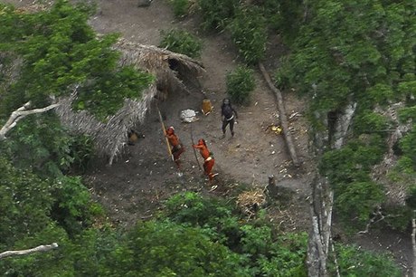 Indiánský kmen v amazonském pralese (ilustrační foto)