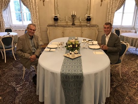 Prezident Milo Zeman a premiér Andrej Babi na setkání v Lánech.