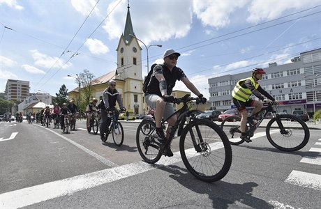 Cyklisté v esku.