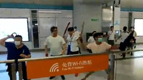 Útok nastal po protivládní demonstraci v centru Hongkongu, kterou se policie...