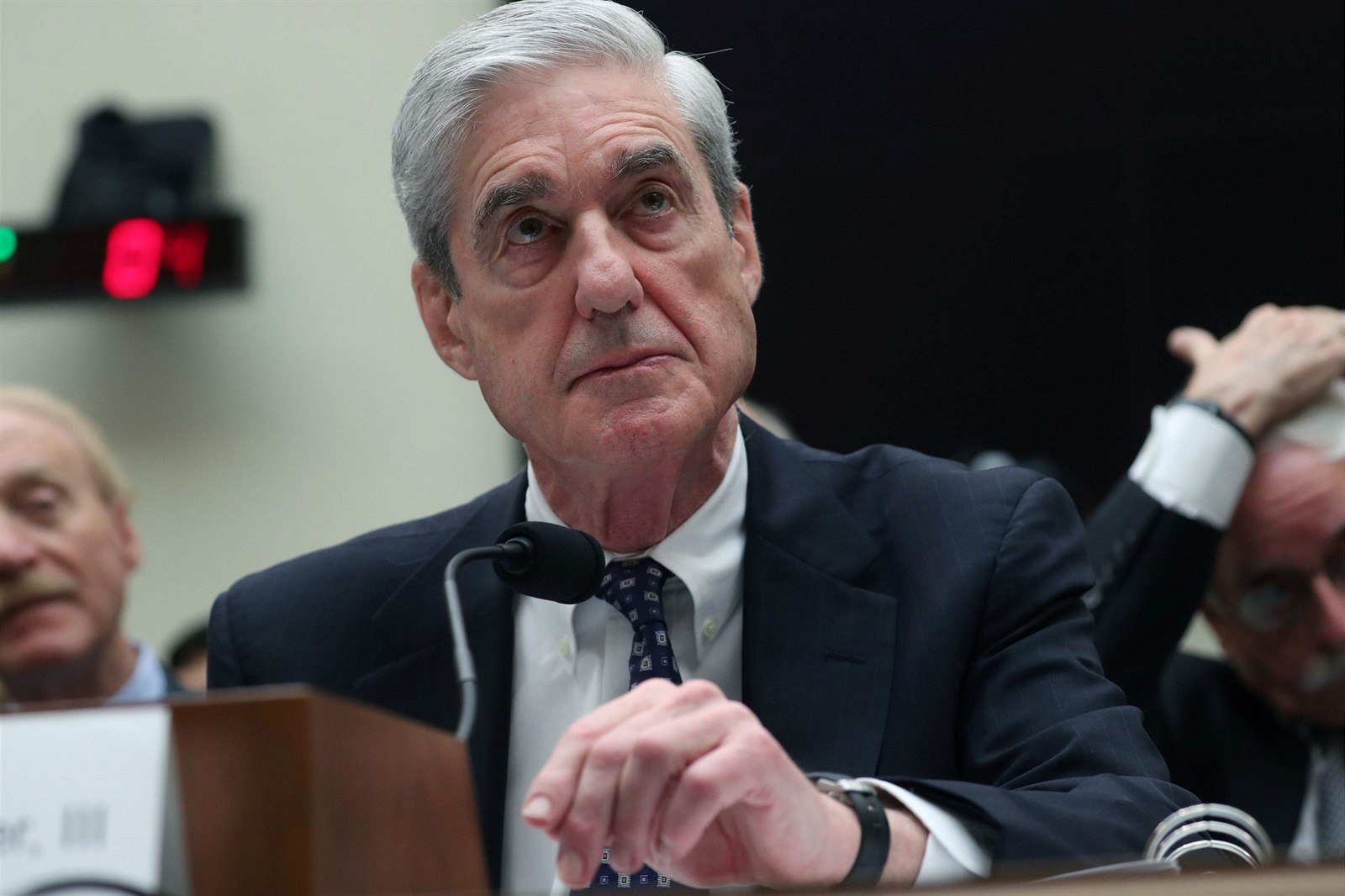 Bývalý �éf FBI Robert Mueller p�i výpov�di v Kongresu.