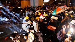 Vlna protivládních demonstrací v Hongkongu pokrauje.
