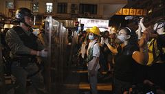 Policie versus demonstranti. Protesty v Honkongu trvají u sedm týdn.